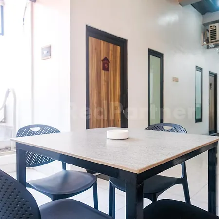 D Palma Near Lokananta Manahan Mitra RedDoorz-2