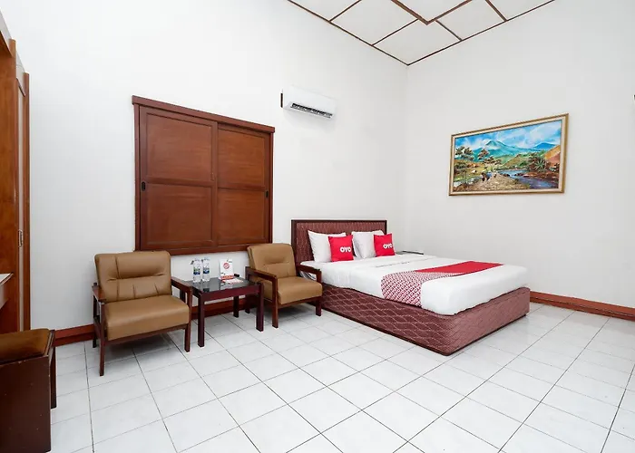 Super Oyo Capital O 1644 Hotel Griya Kencana Surakarta 