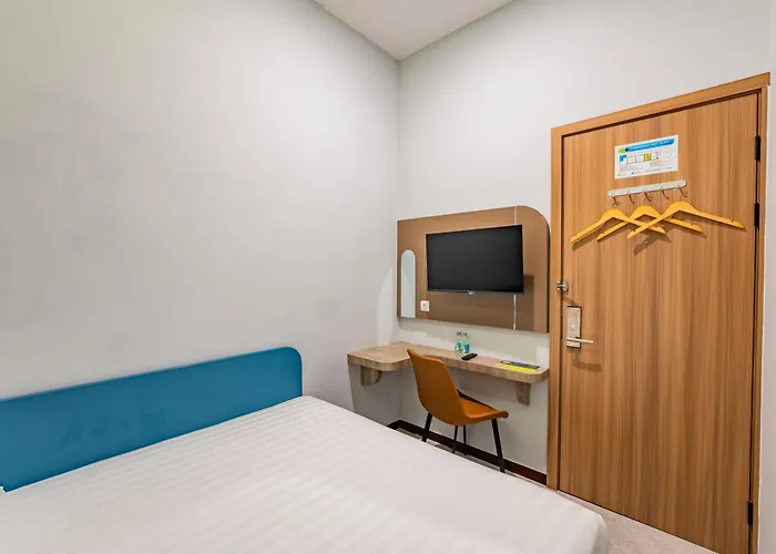 Front One Budget Hotel Tirtonadi Solo